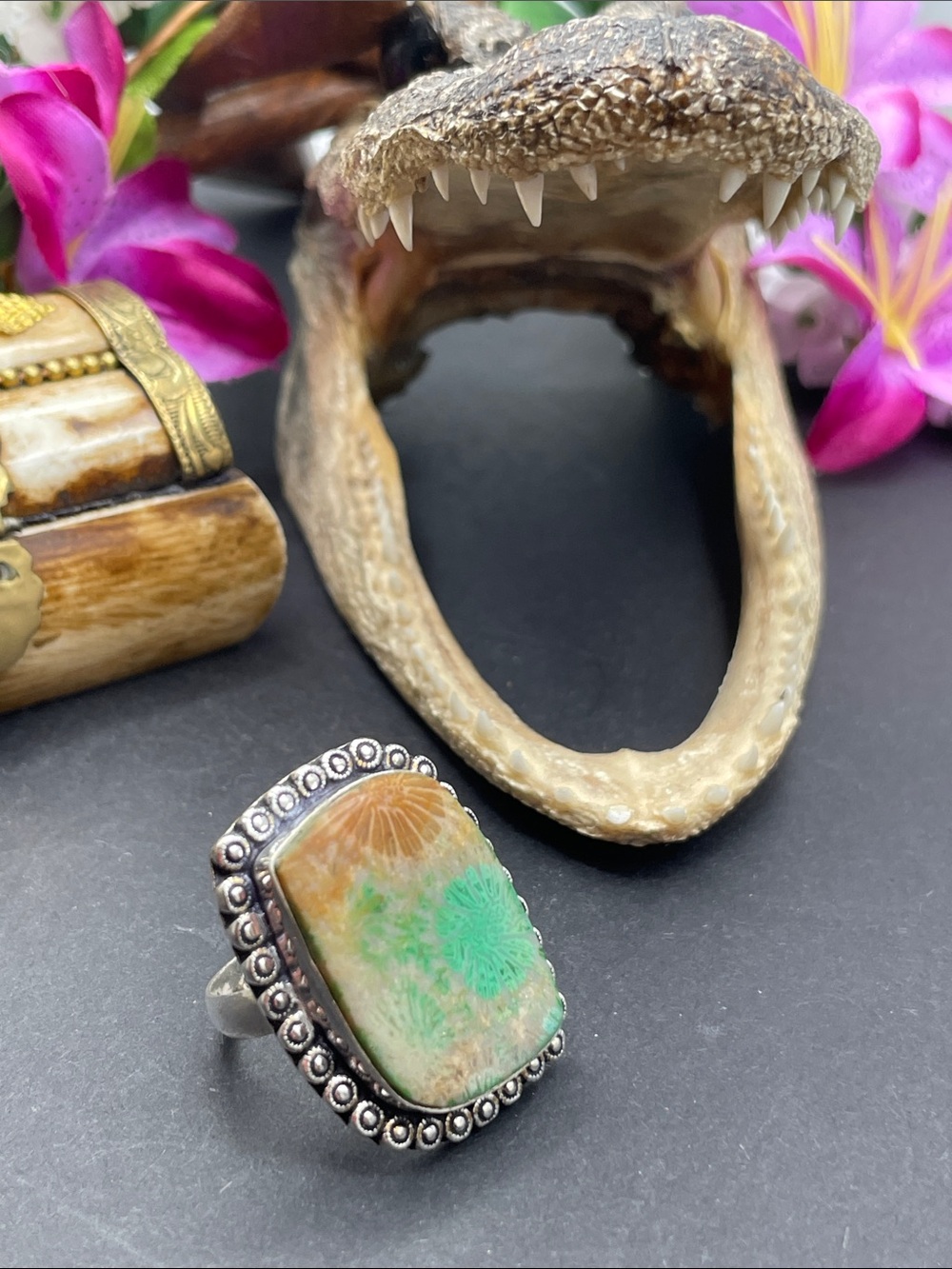 Fossilized coral silver tone ring size 8.5